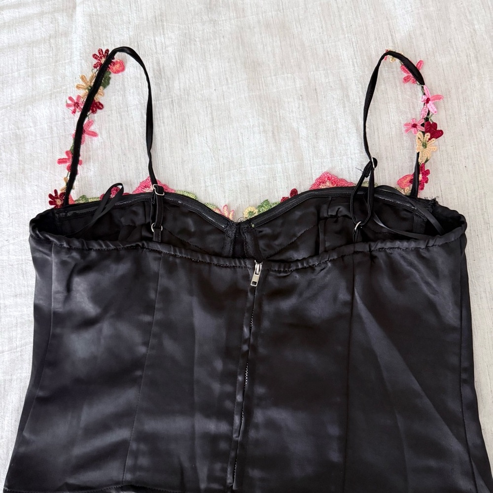 Princess Polly Enchante to Meet You Black Silk Top Size 6 - Picture 4 of 8